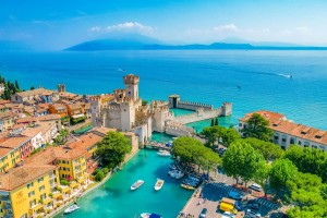 Sirmione 2024 Rocca Scaligera Castle Shutterstock 2498491287 Hybris